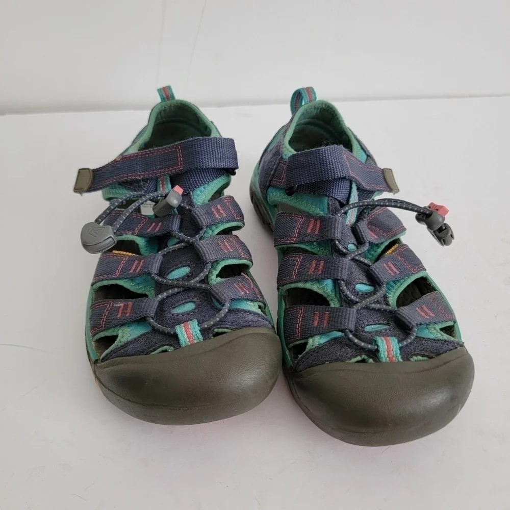 Keen kids size 4 big girl